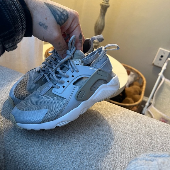 Nike Air Huarache Ultra Junior - Wolf Grey - Kids Boys 11 - Picture 8 of 9
